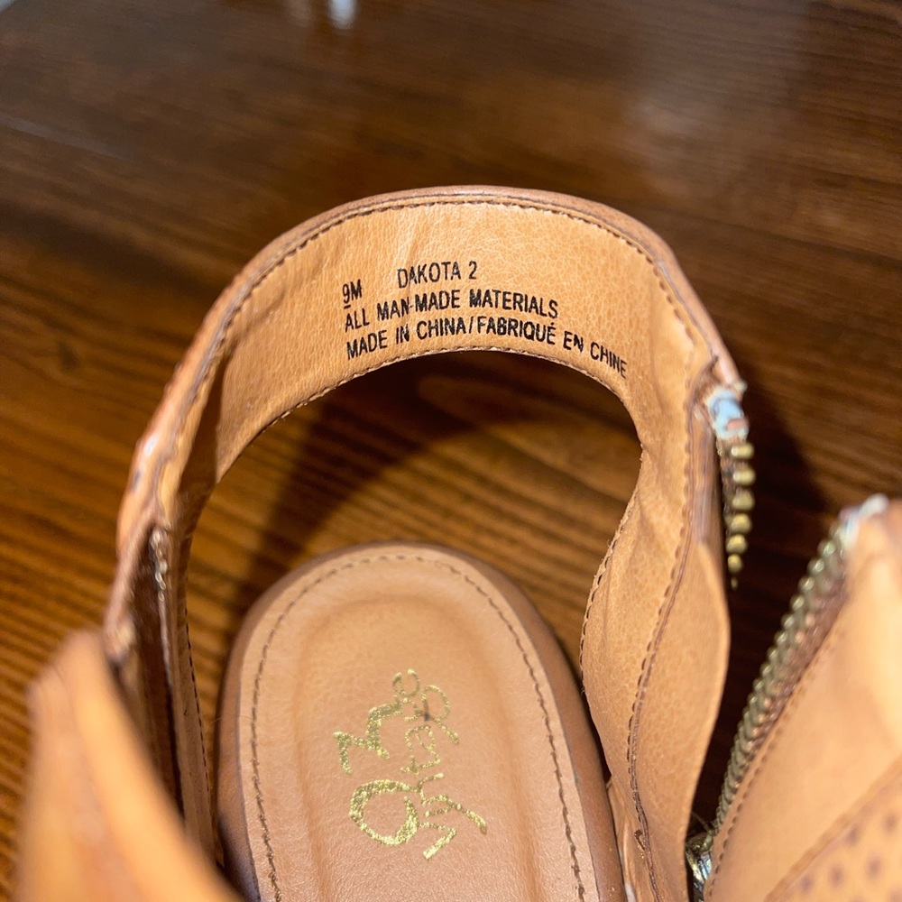 Heels - Picture 4 of 4